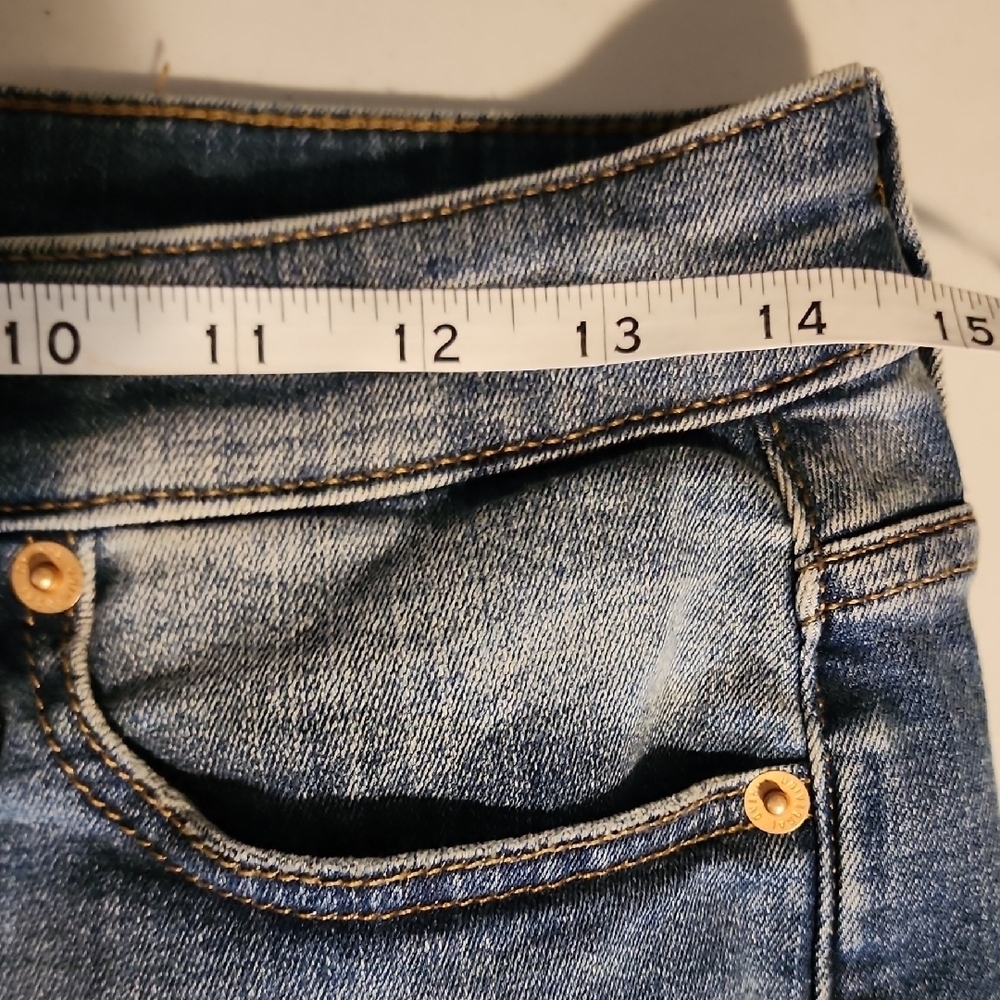 Universal Thread Blue High-Waisted Jean Shorts - Picture 7 of 12